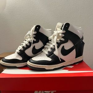 Nike women Dunk Skyhigh model black and white color/ US 6.5